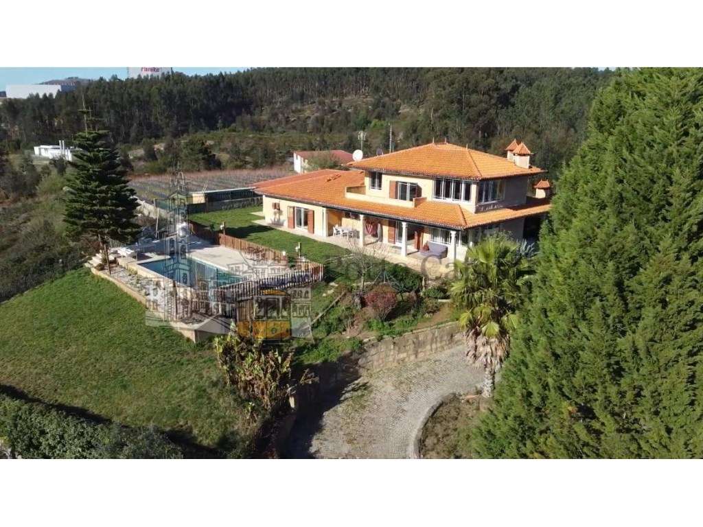 Moradia T4 em Água Longa - 2 Suites, Piscina e Conforto! - Grande imagem: 4/29