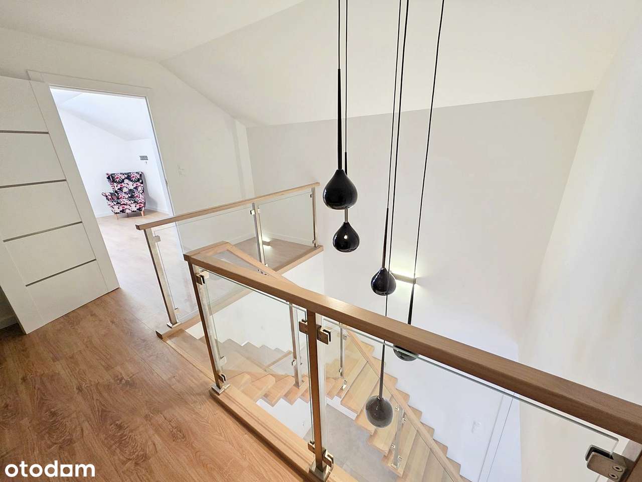 Nowoczesny, parterowy z poddaszem użytkowym, garaż dwustanowiskowy.-13