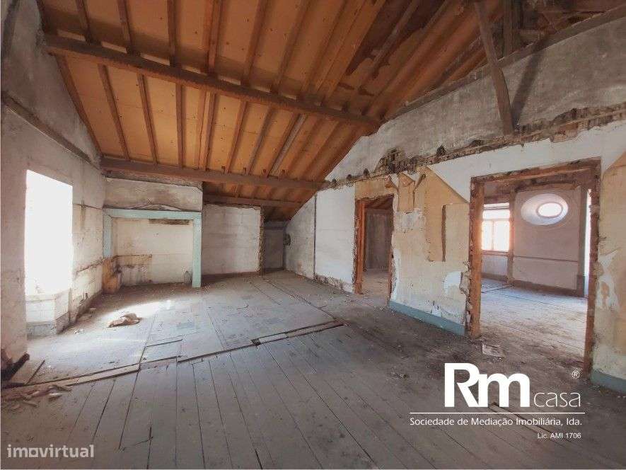 Magnifico prédio devoluto na Rua da Sofia, Largo do Terreiro da Erva-45