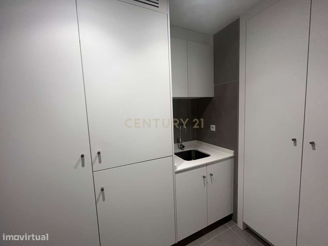 Moradia Contemporânea de Luxo em Azurara | Elegância, Privacidade e Di-45