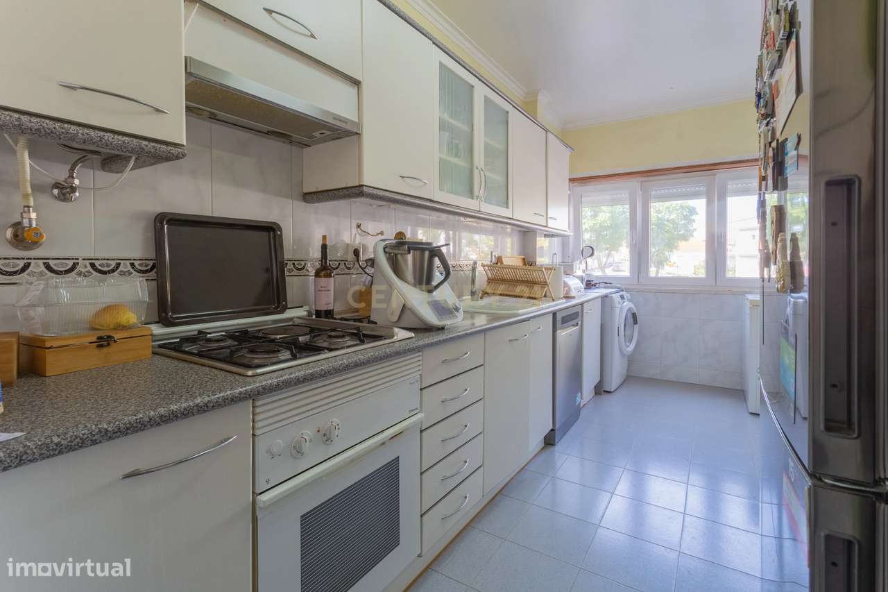 T2 Aconchegante em Charneca da Caparica | Próximo das Praias | Prédio - Grande imagem: 4/22