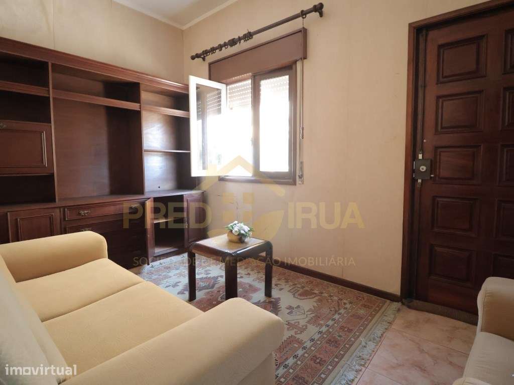 EXCELENTE MORADIA TERREA COM TERRENO E ANEXOS ARCOZELO-25