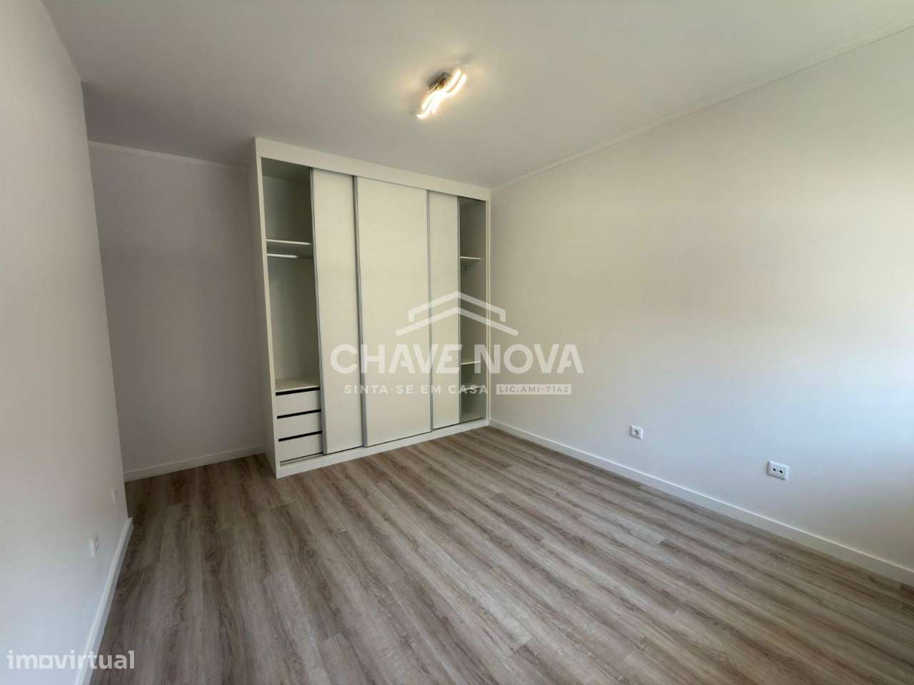 Apartamento T2+1 Renovado c/ Garagem Box em Valadares-8