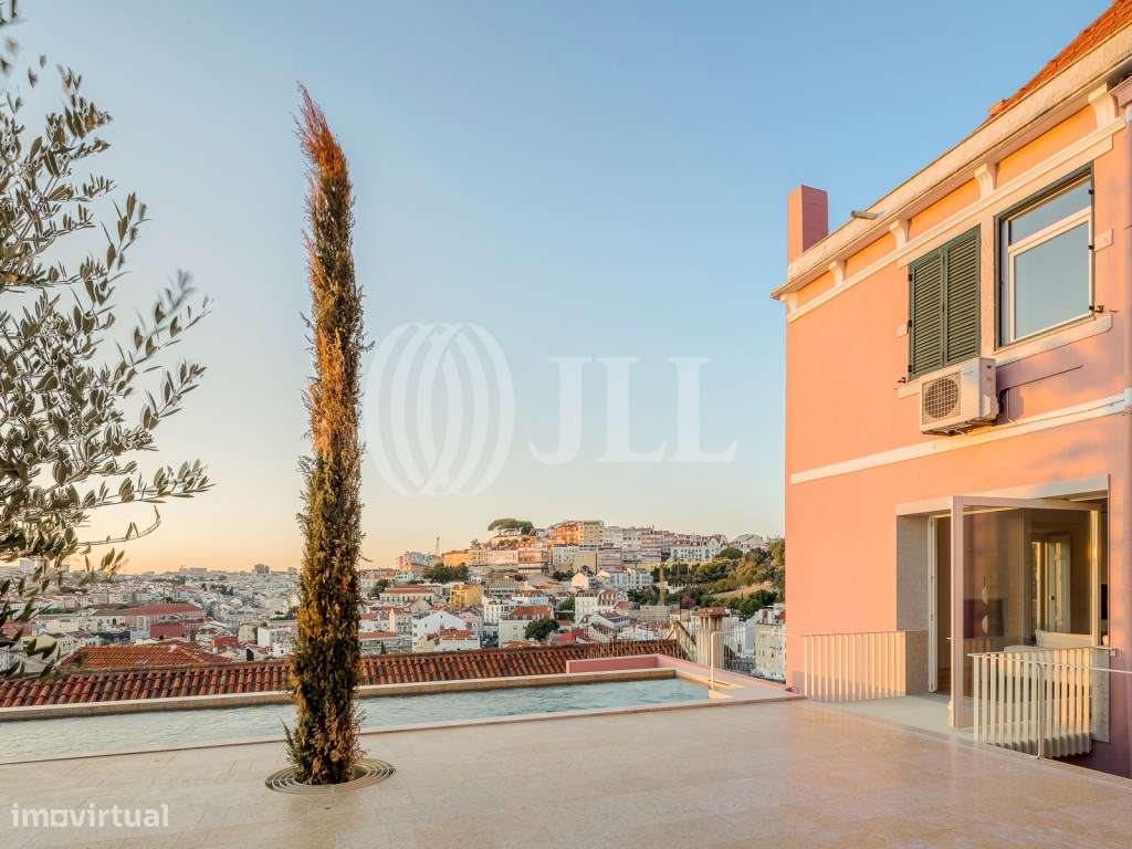 Apartamento T3+2 com jardim, em pleno Castelo, Lisboa-11
