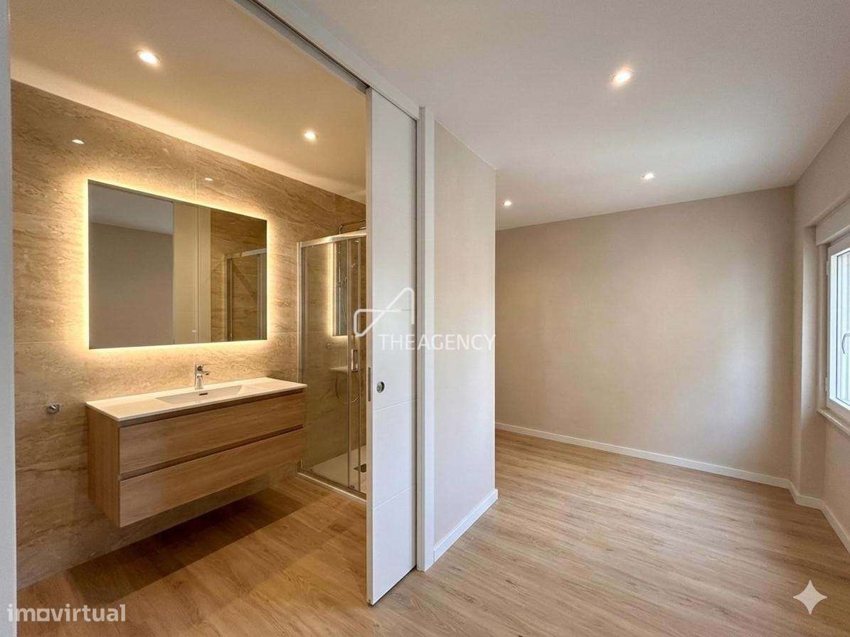 Prédio p/ Investimento em Alhandra  - 2 Estúdios para Restaurar-21