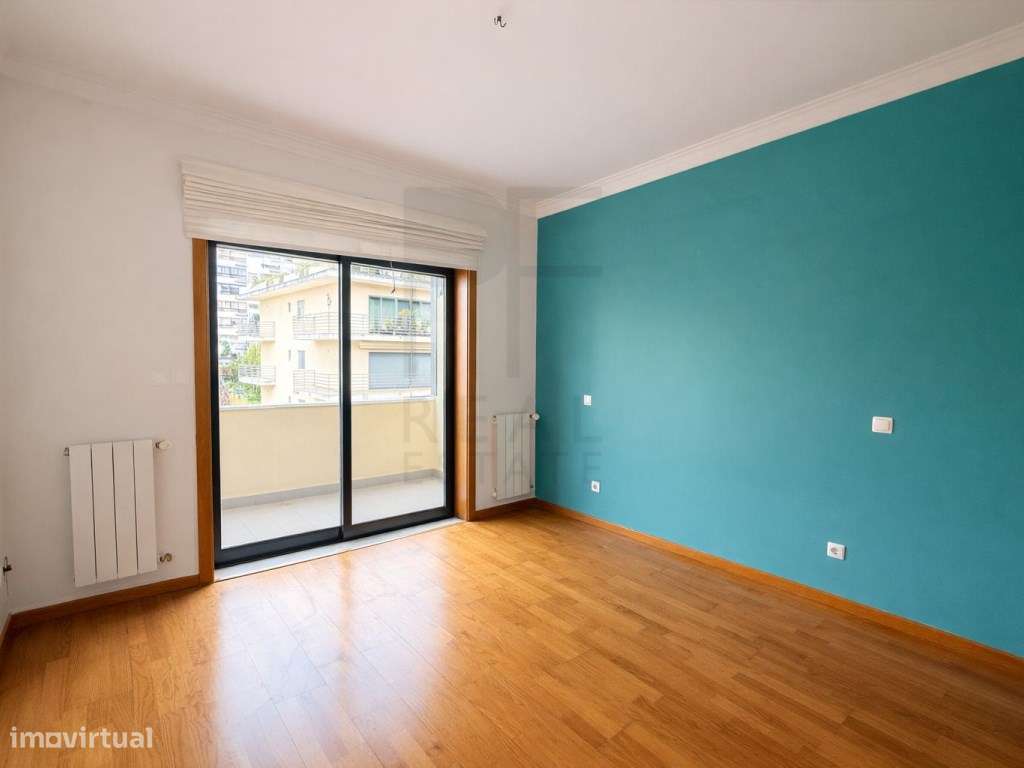 Excelente T3 com suíte, 3 varandas e garagem box em Cascais-15