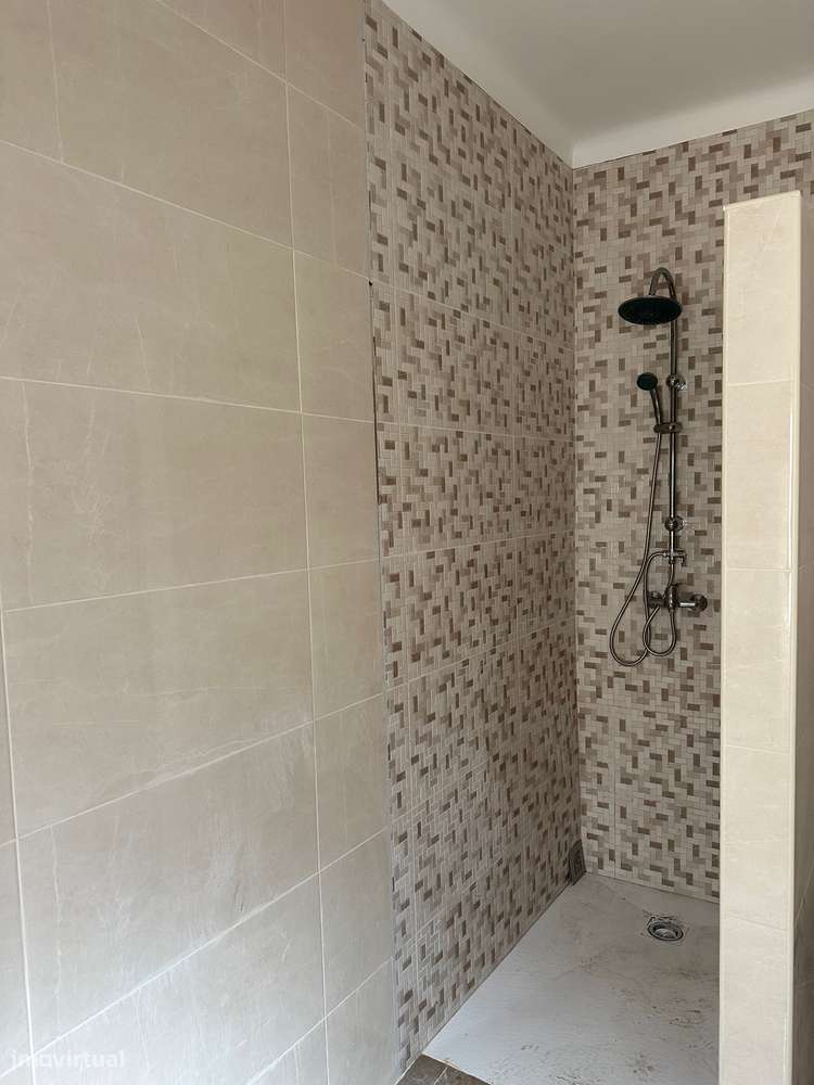 Apartamento T3+2, com 3 casas de banho e garagem-13