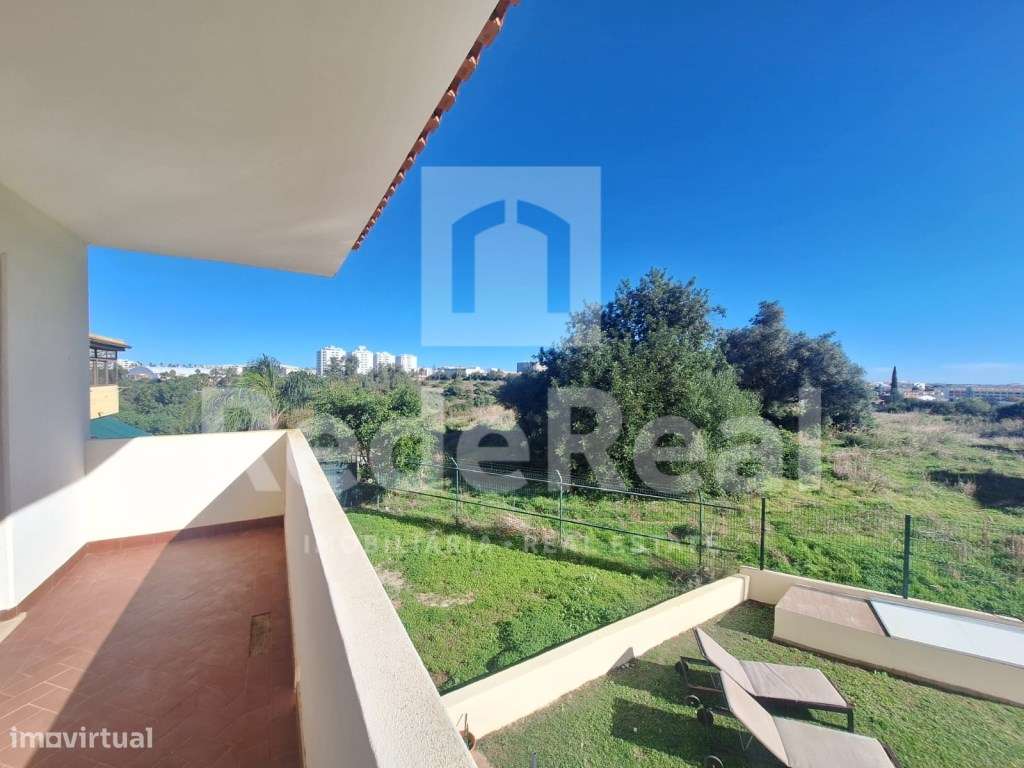 Moradia T3 + 1 com Piscina Privada e Boas Áreas no Coração de Albuf...-49