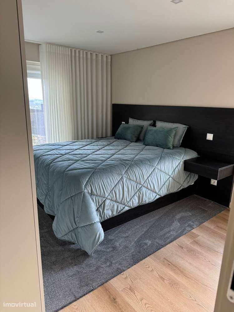 Moradia T3 individual Nova em Rebordões-23