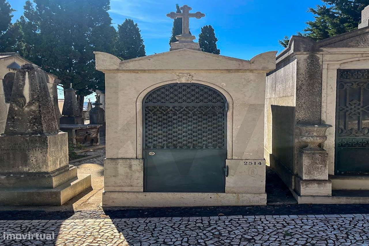 Jazigo em Mármore para 3 Lugares | Cemitério dos Prazeres | Lisboa-0