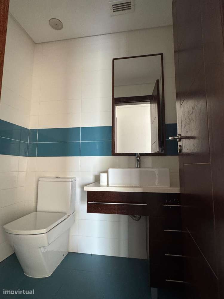 T4 com varanda, garagem e acessibilidade, 195m²-34