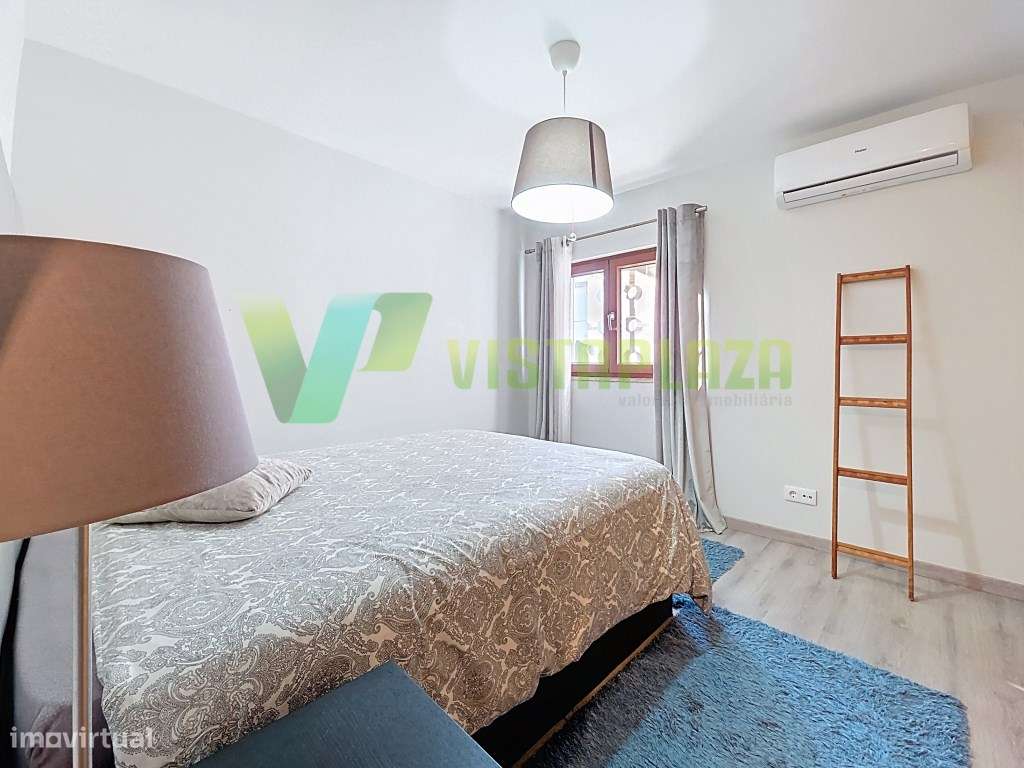 Casa térrea com 4 quartos situada na Bemposta, Portimão-10