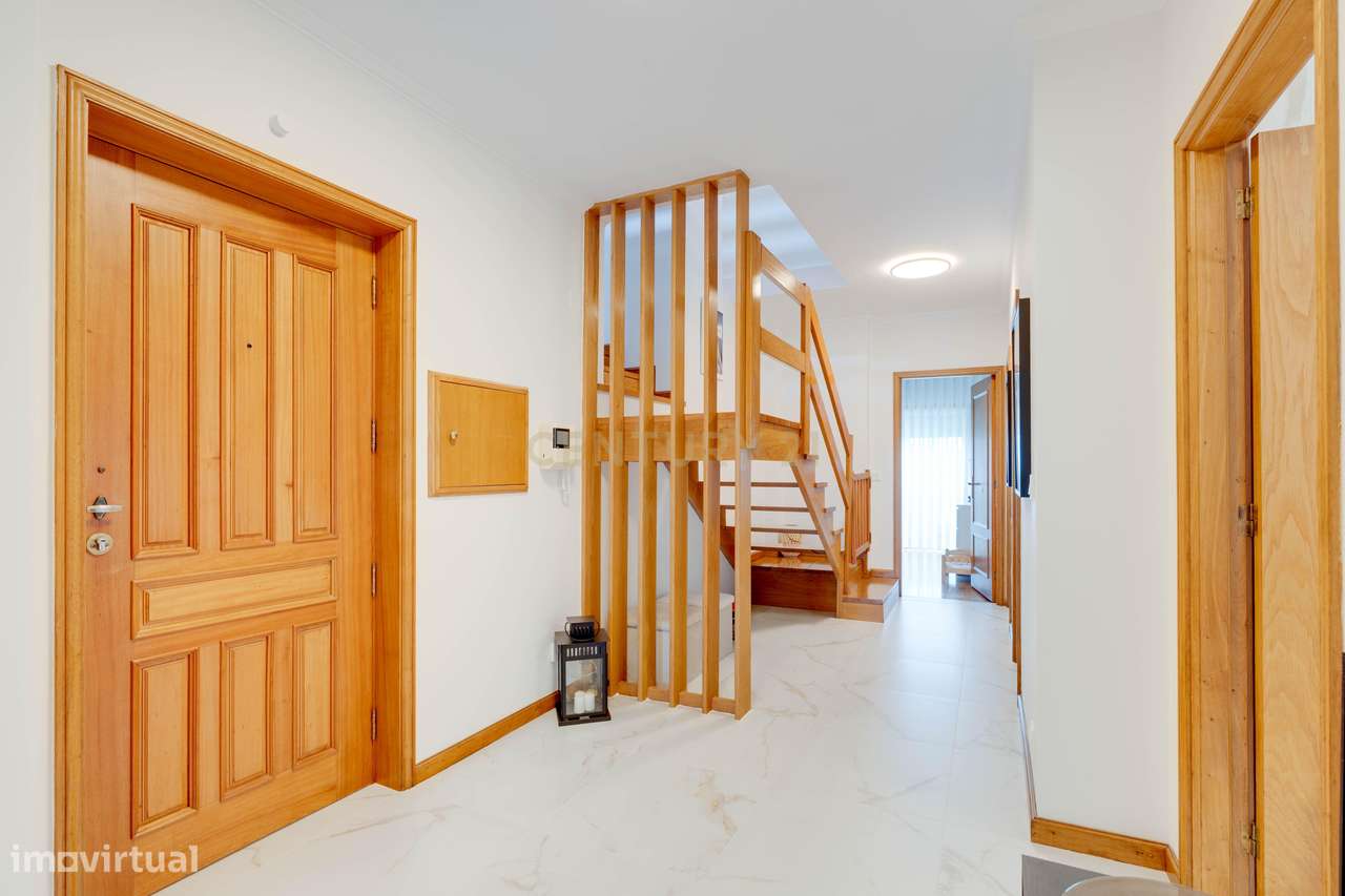 T2+2 Duplex c/ Sótão amplo (248m²) | S. Félix Marinha-4