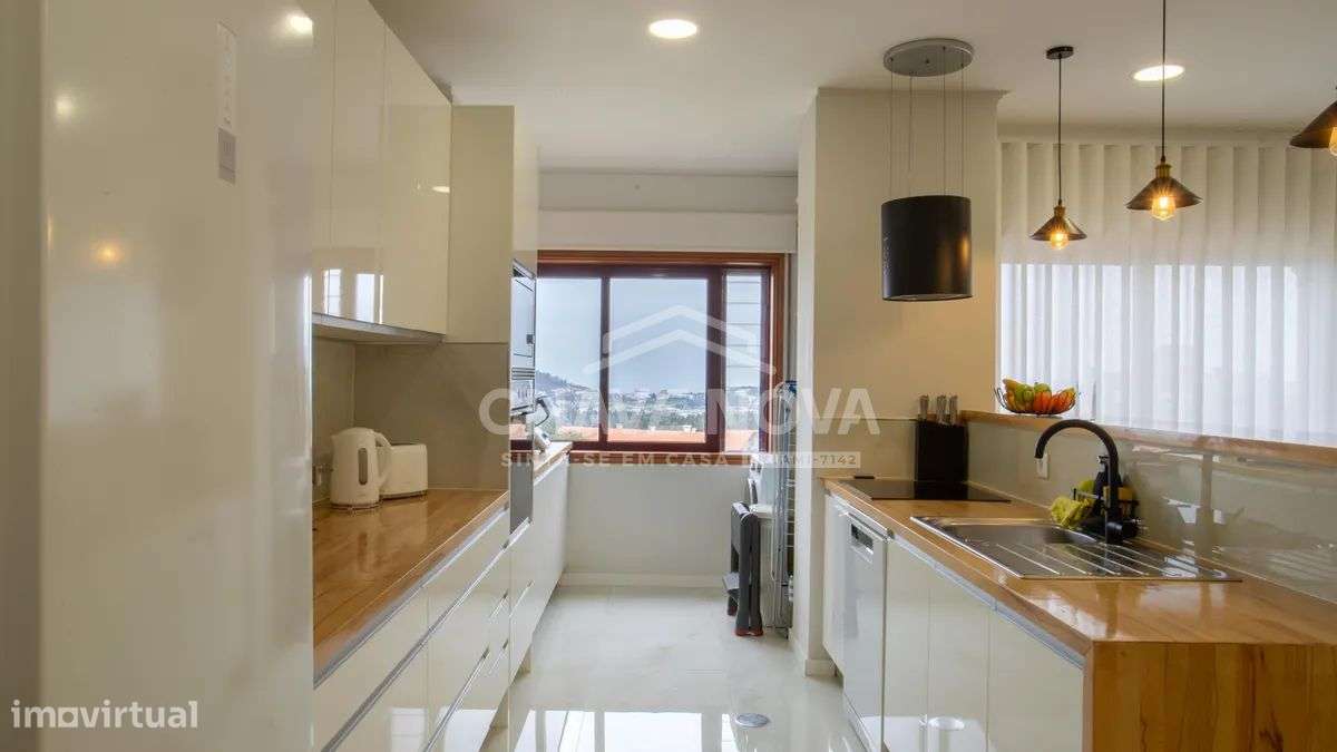 T3 Último Piso c/ Lugar de Garagem e Arrumo em Lourosa - Grande imagem: 4/29