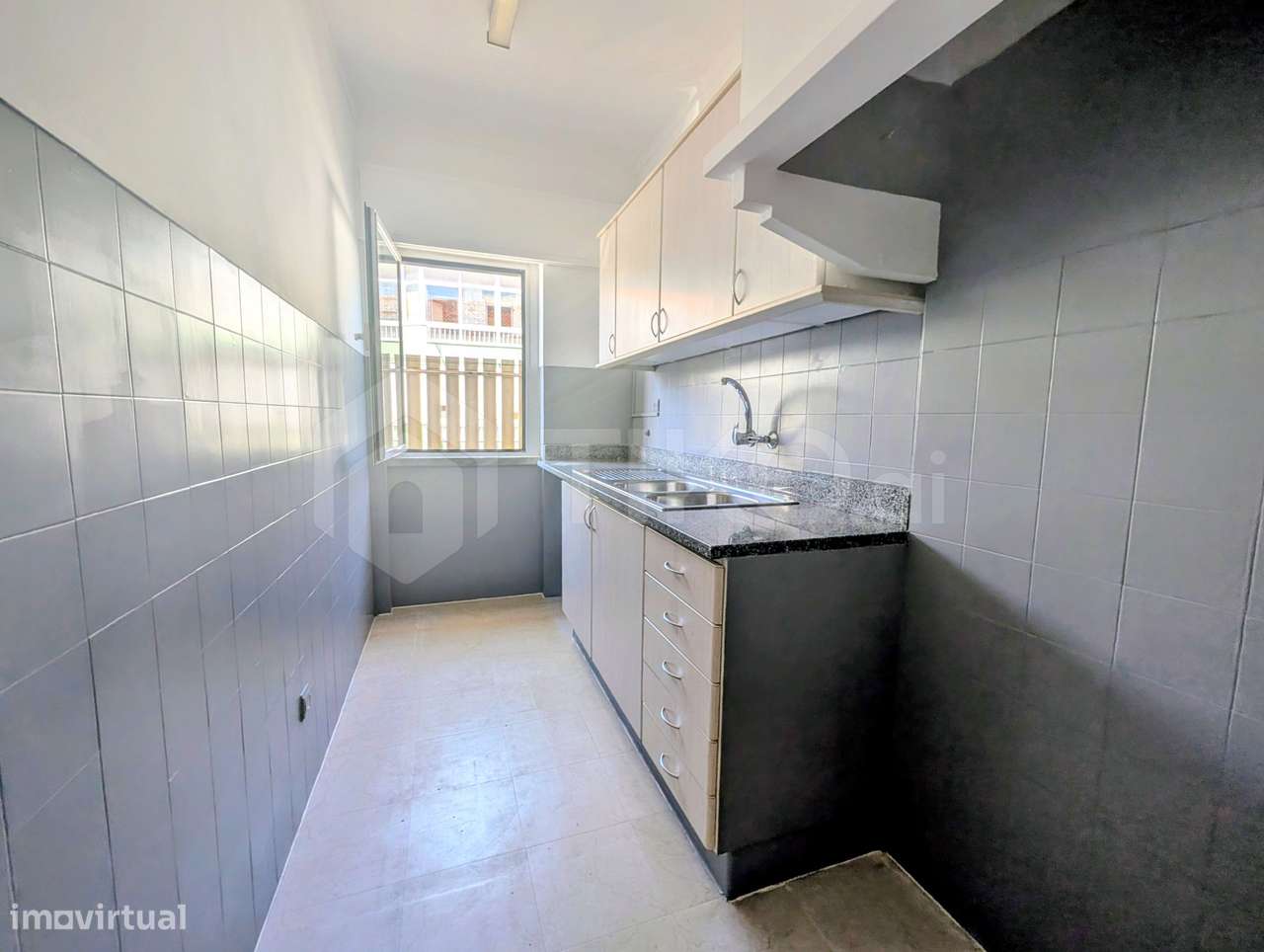 O Seu Novo Refúgio em Linda-a-Velha: T1 Pronto a Habitar a Minutos de-4