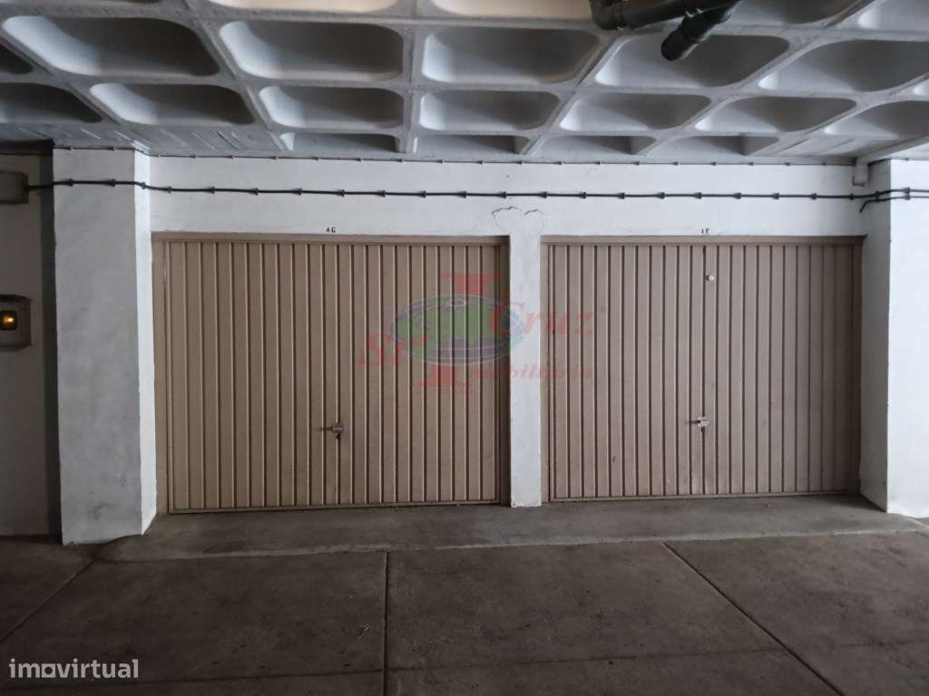 T4 com garagem Junto Piscinas Celas-19