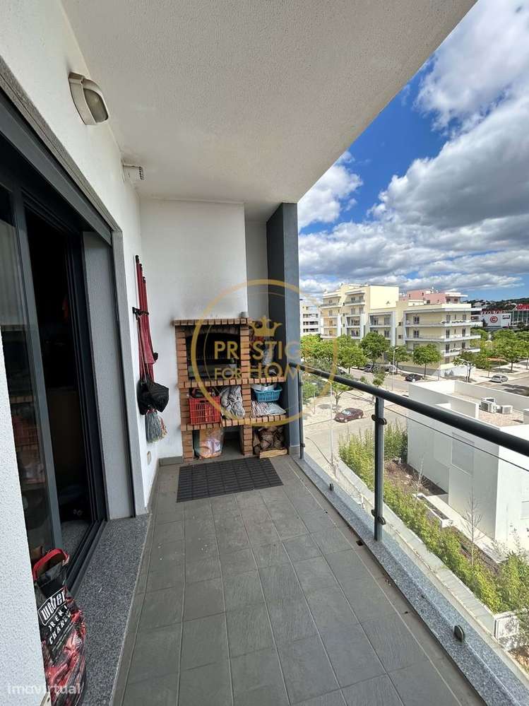 Arrendamento anual de apartamento semi-mobilado T3 com 2 garagens, cav - Grande imagem: 3/22