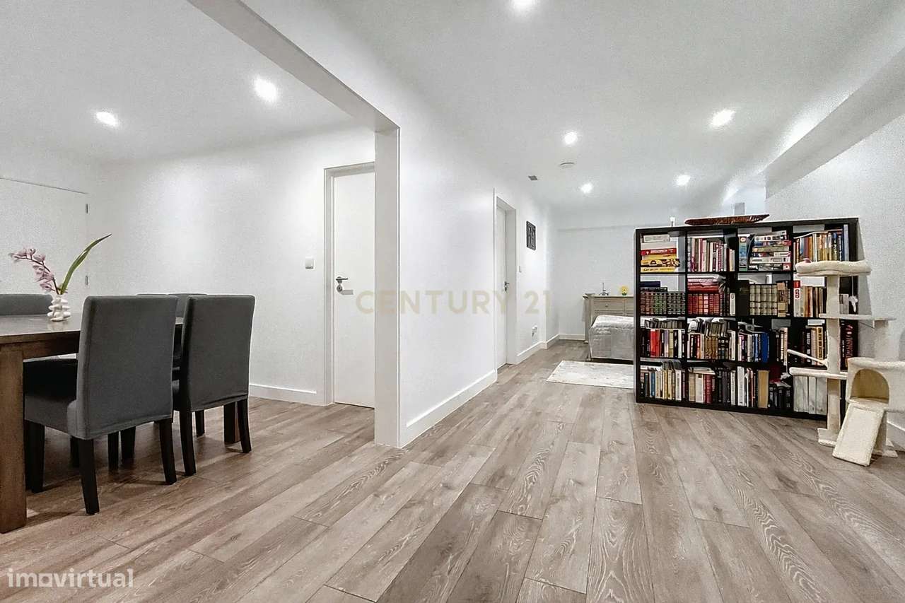 Moradia Moderna com Piscina + Apartamento Independente | Construção 20-58