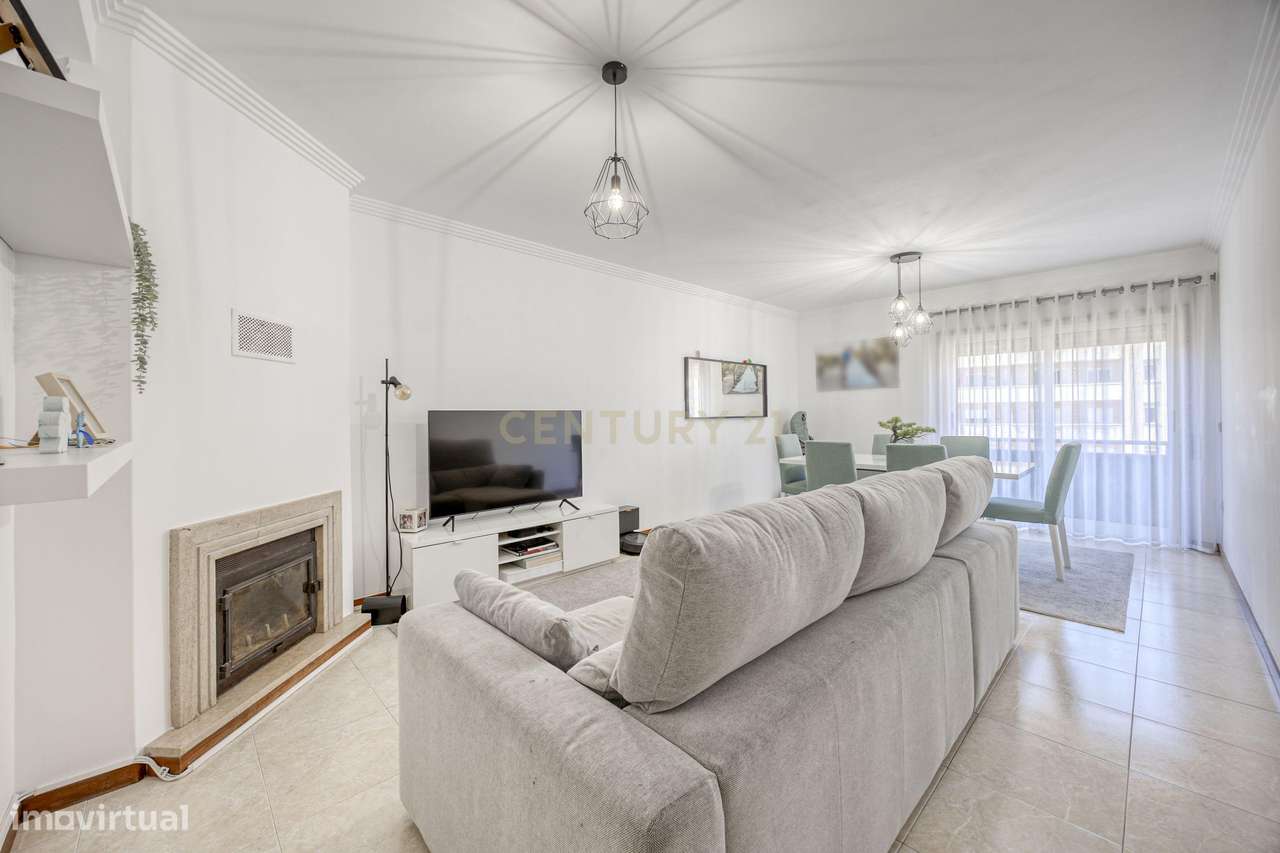 Apartamento T3 com varanda e Box fechada-5