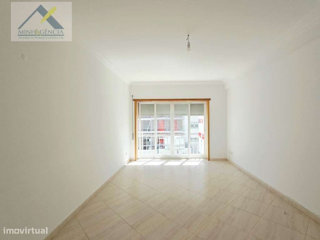 Apartamento T2 com arrecadação no Bairro Afonso Costa em Setúbal-8