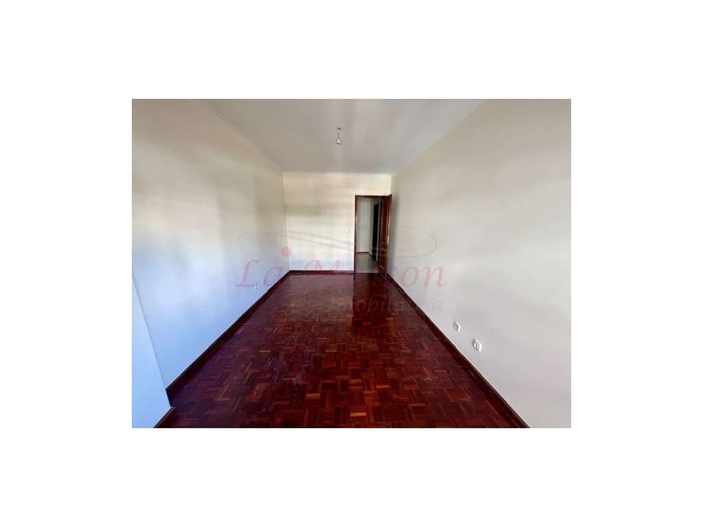 Apartamento T2 com parqueamento em Algueirão - Mem Martins-18