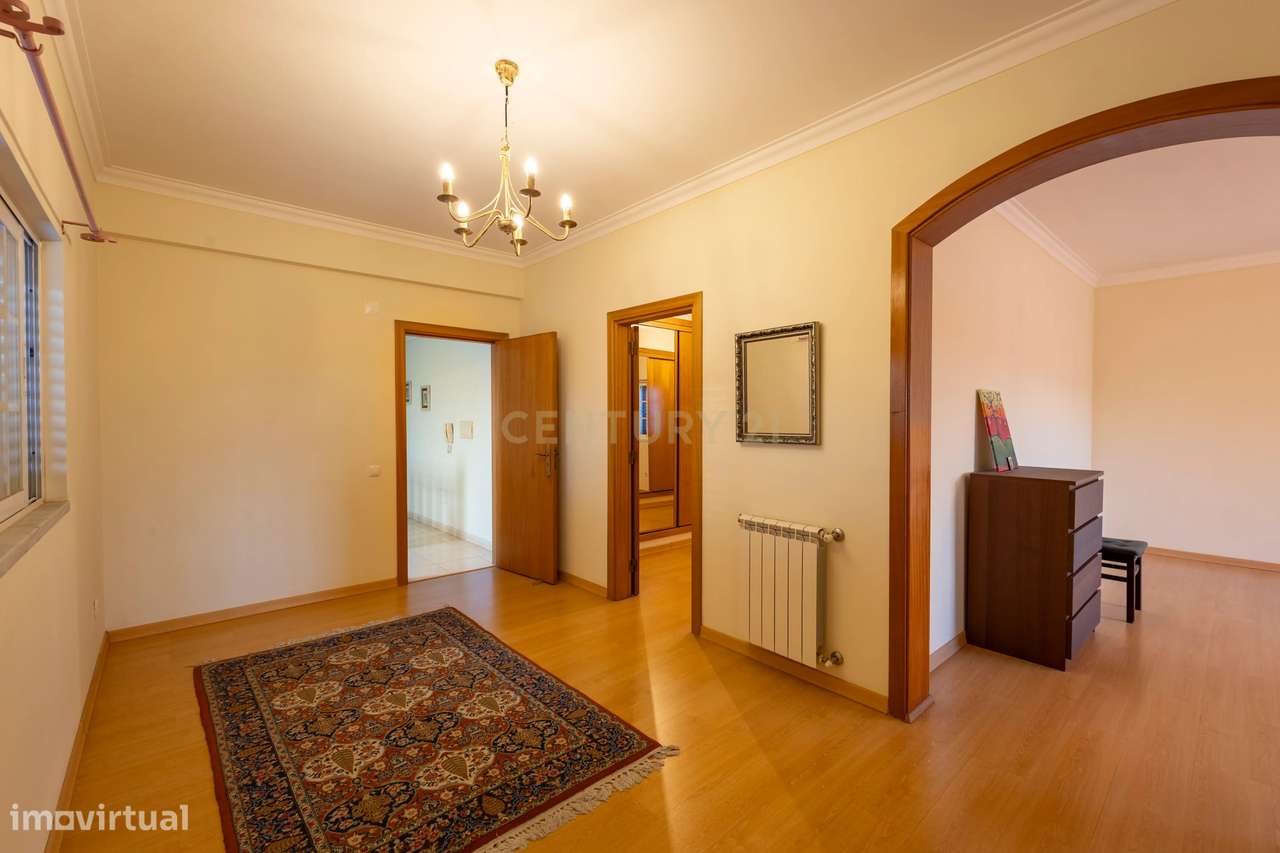 Espaço, conforto e qualidade — Moradia T4 no Vale da Rosa-23