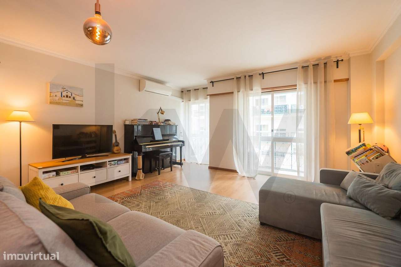 Excelente T3 com 2 lugares de estacionamento – Remodelado com muito bo - Grande imagem: 2/60