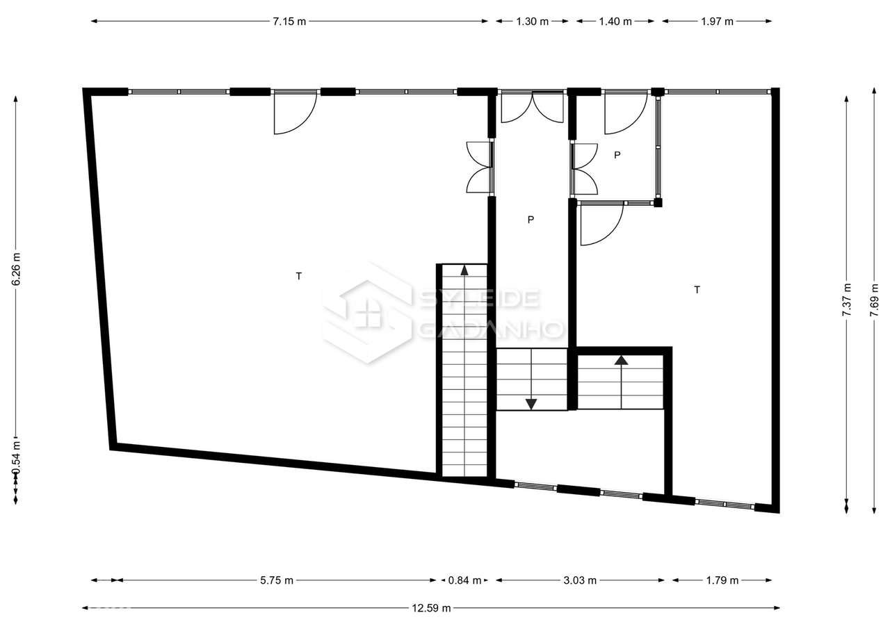 Prédio para venda centro de Caria com comércio no rés-do-chão e ampla-52