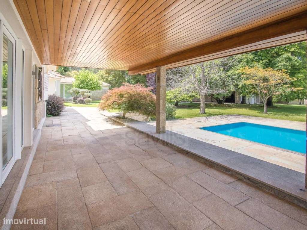 Moradia T5 com piscina e ténis - Vilar do Pinheiro - Grande imagem: 3/20