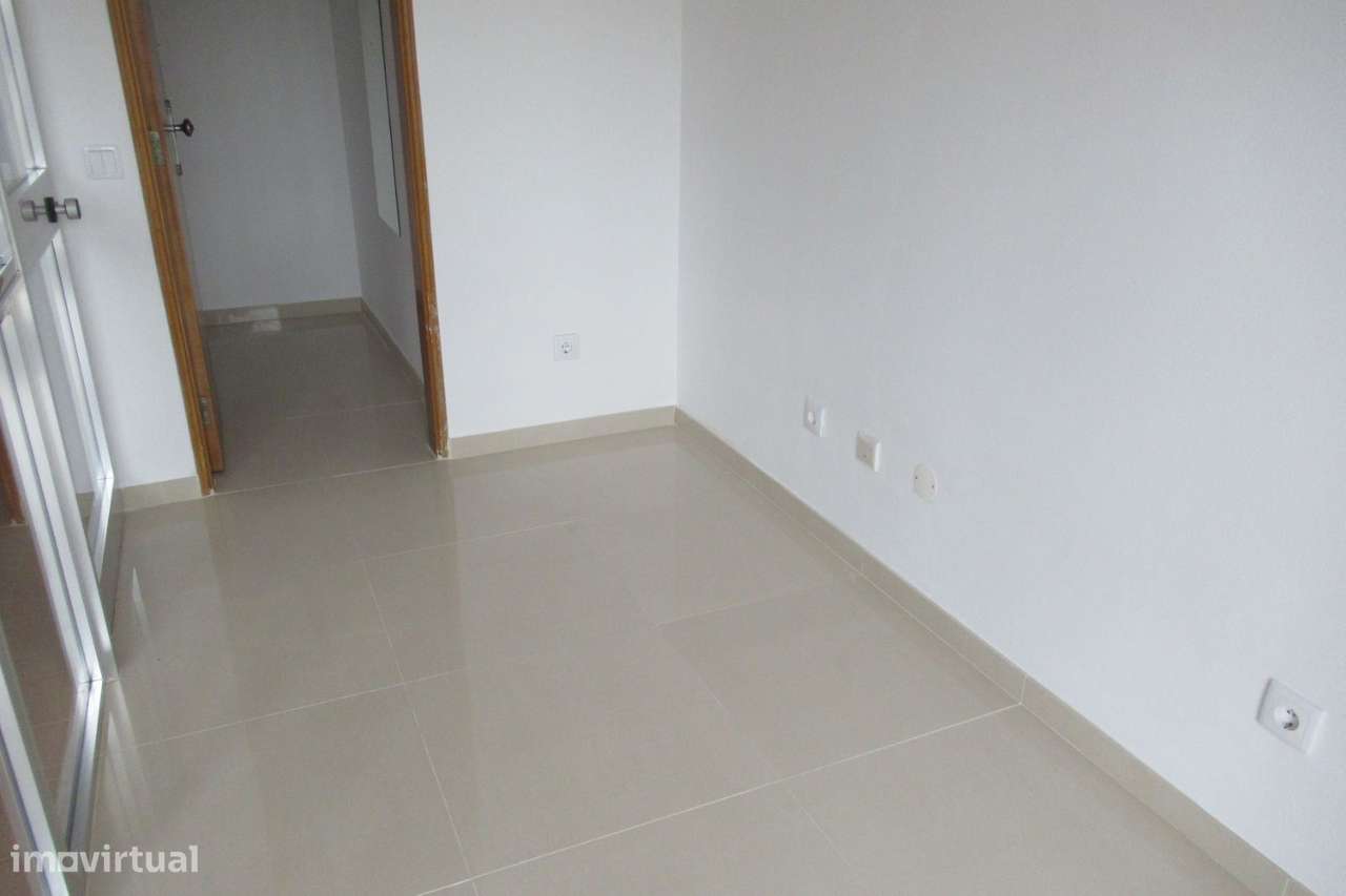 LOJA COM ARRECADAÇÃO. DUAS MONTRAS. - Grande imagem: 4/5