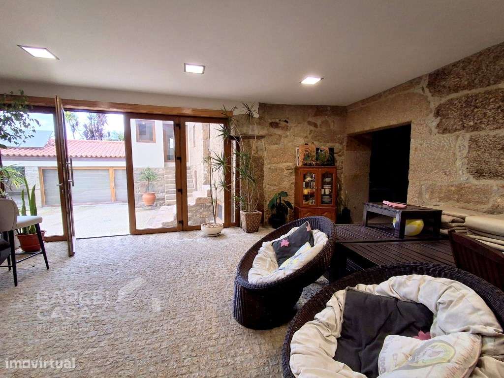 Moradia T4 em pedra, com piscina em Airó - Barcelos-35