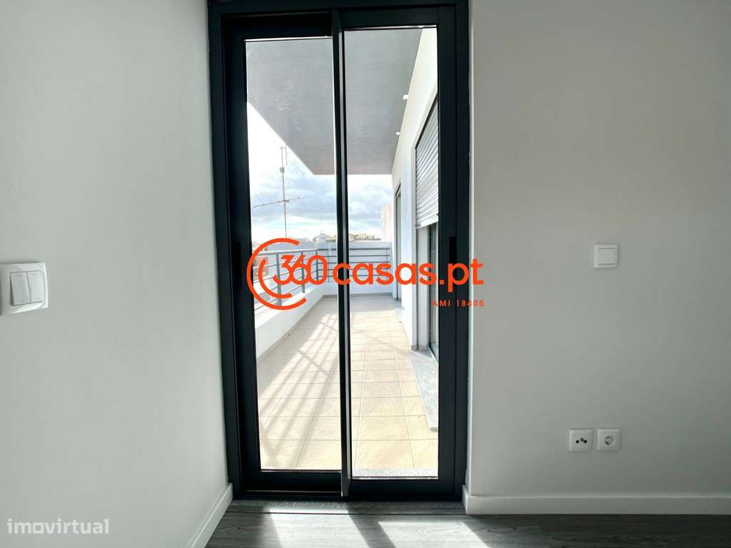 Apartamento T3 novo com piscina e garagem em Olhão-27