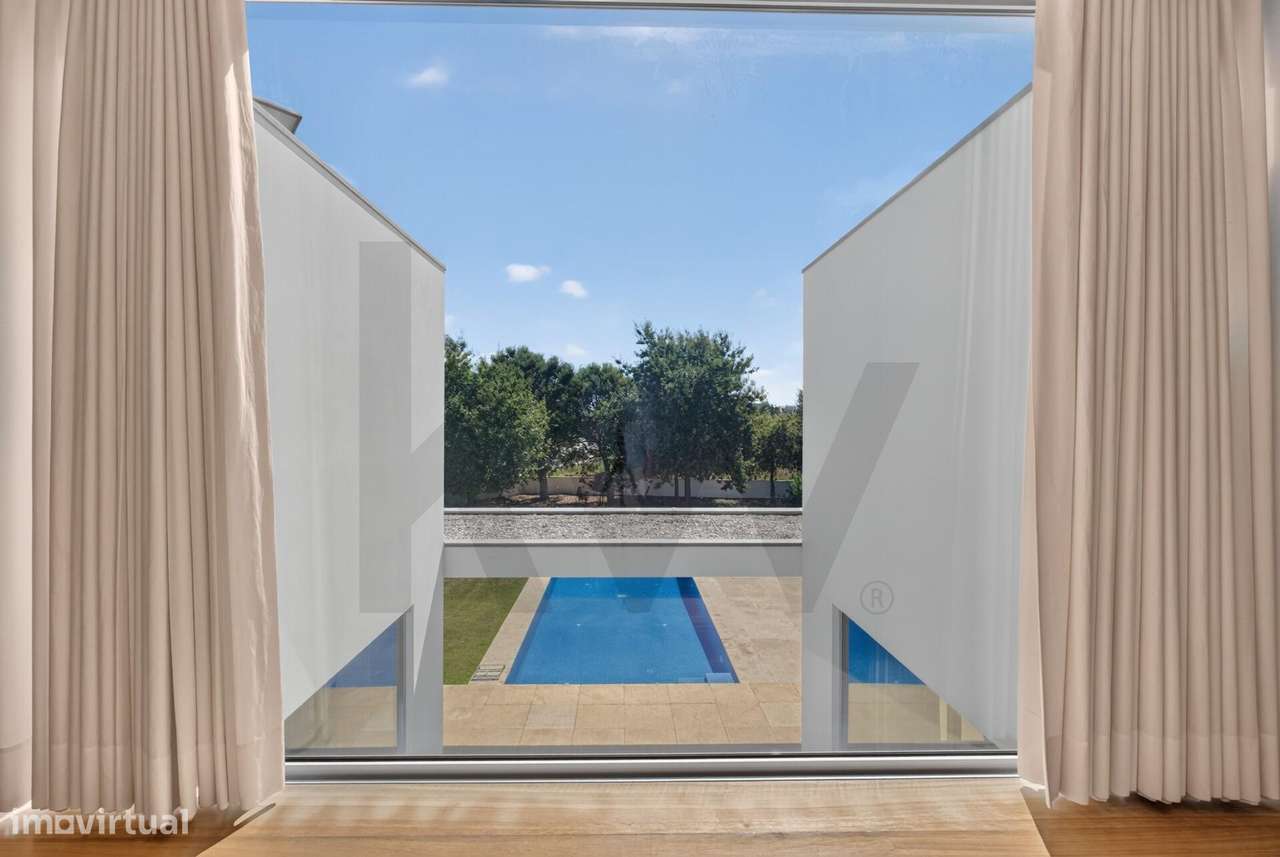 Moradia T5 de Luxo com Piscina e Lote de 2.773 m2-29