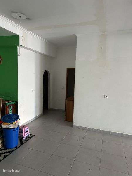 Arrendo loja Amadora 150m2 e 2 wcs - Grande imagem: 4/8