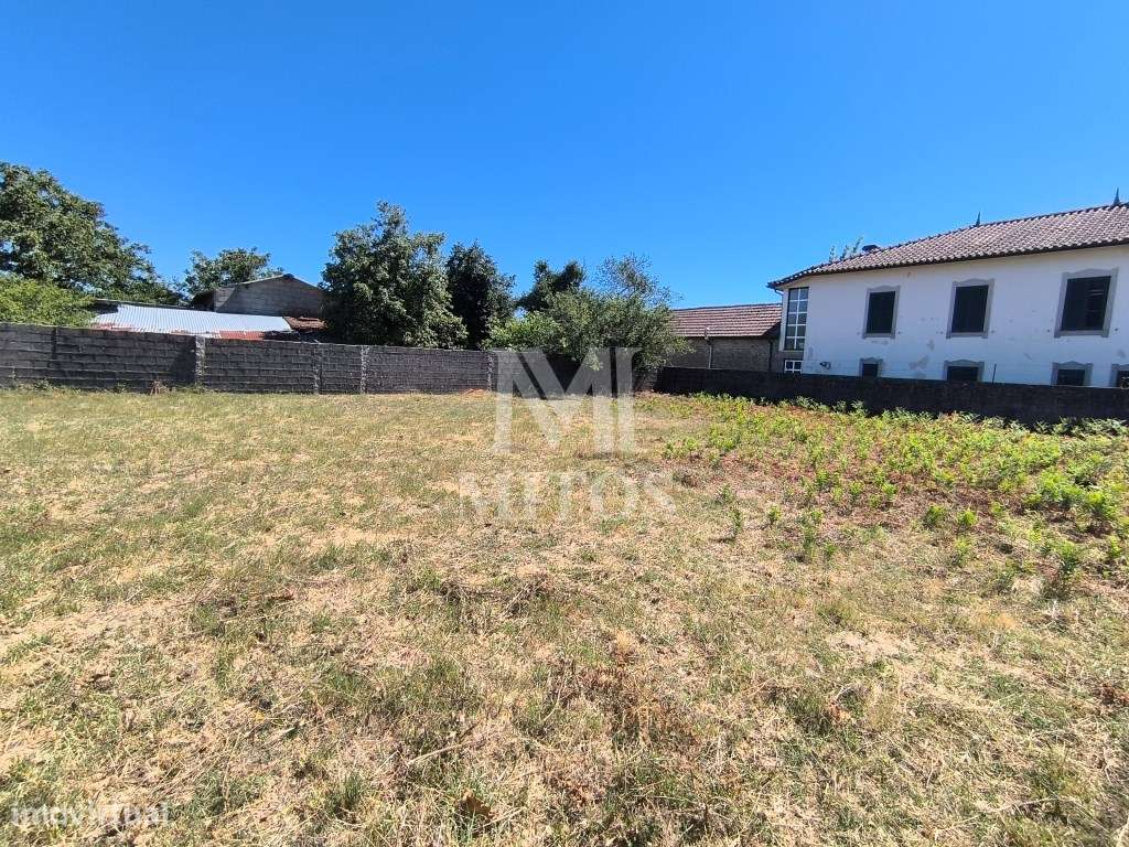 Terreno em zona de construção para venda em Arão - Valença-4