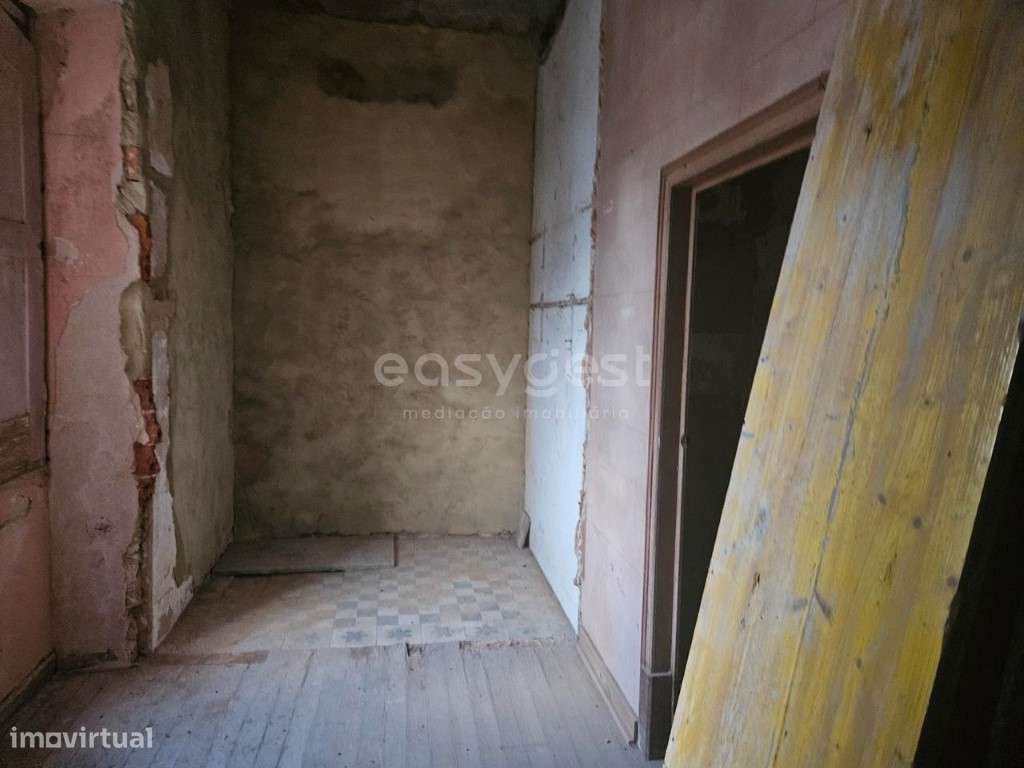 Moradia com 2 pisos para reabilitar com projeto em Ferragudo - Grande imagem: 4/20