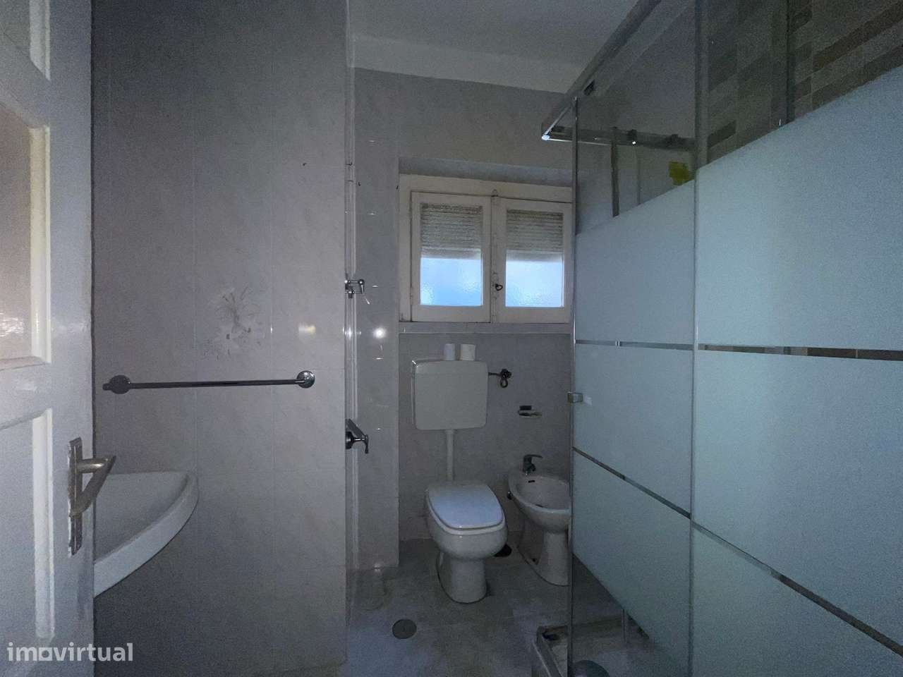 Urgente: T2 na Damaia para remodelação total-10