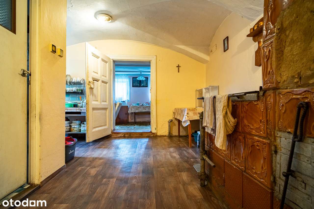 Dom z garażem i poddaszem w spokojnej okolicy-10