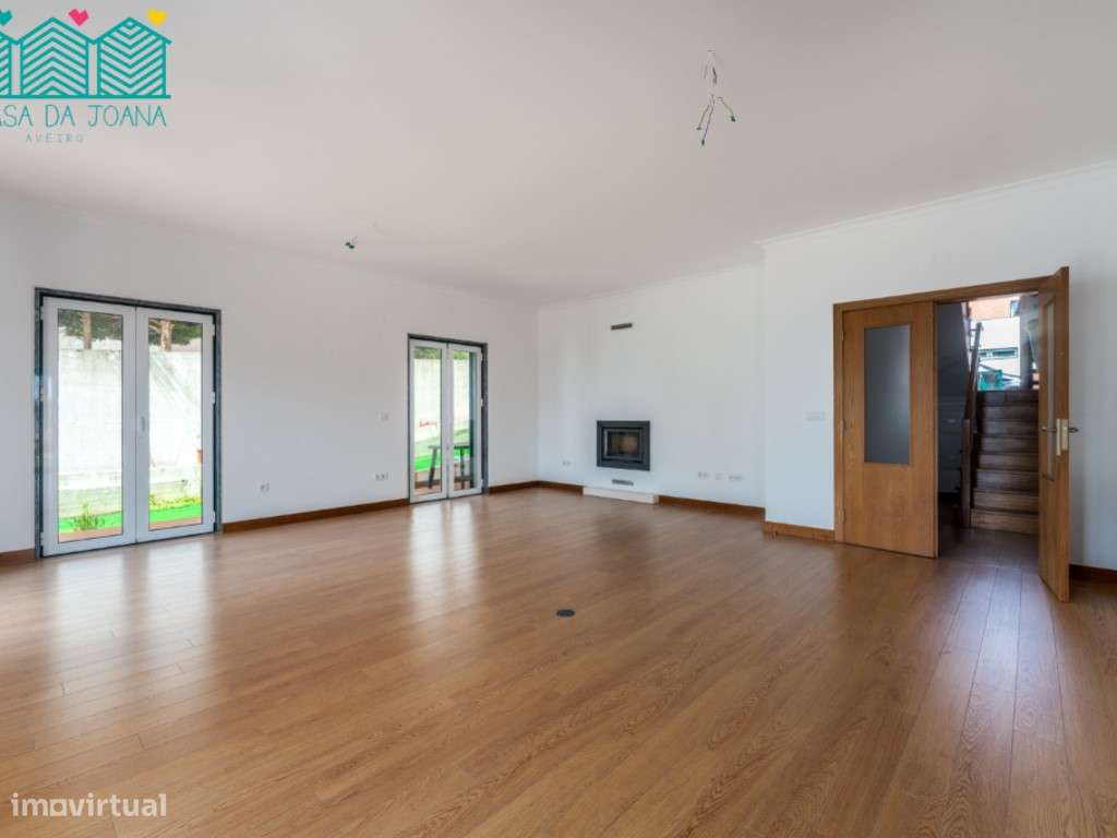 Moradia T5 com Jardim e Garagem em Oeiras-3
