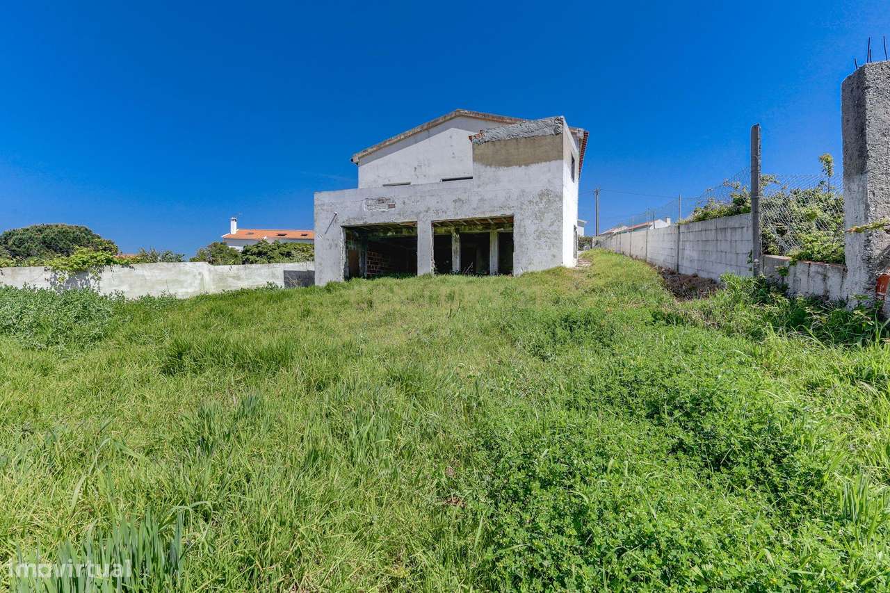 Moradia com Terreno Amplo e Vista Mar na Carvoeira-20