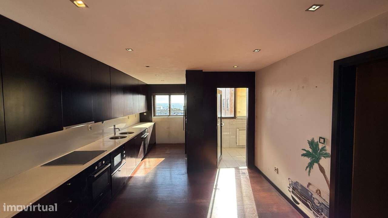 Apartamento T3 Duplex (Terraço e Vista Mar)-8