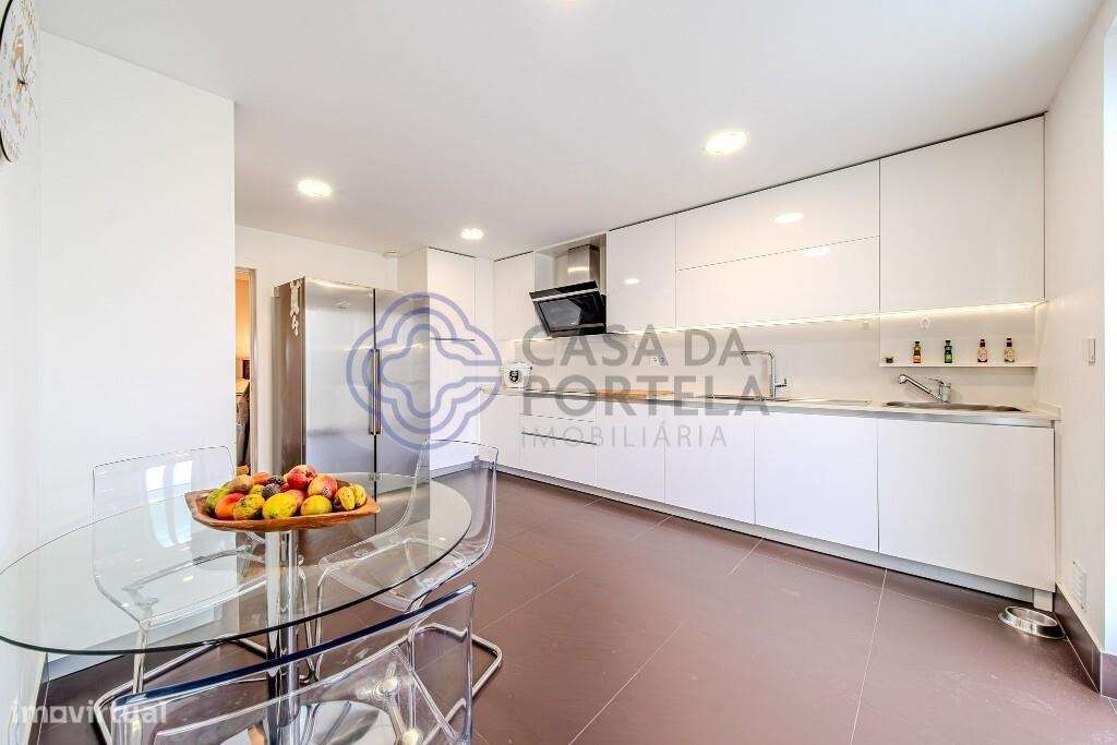 Apartamento Duplex T5 de Luxo com Terraço, Piscina e Garagem – Estoril-13