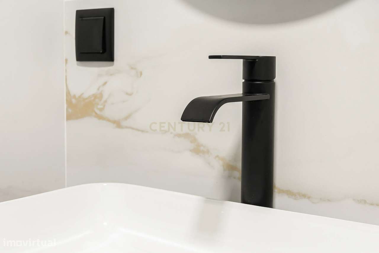 Espaçoso Apartamento T3 Totalmente Renovado em prédio com elevador no-30