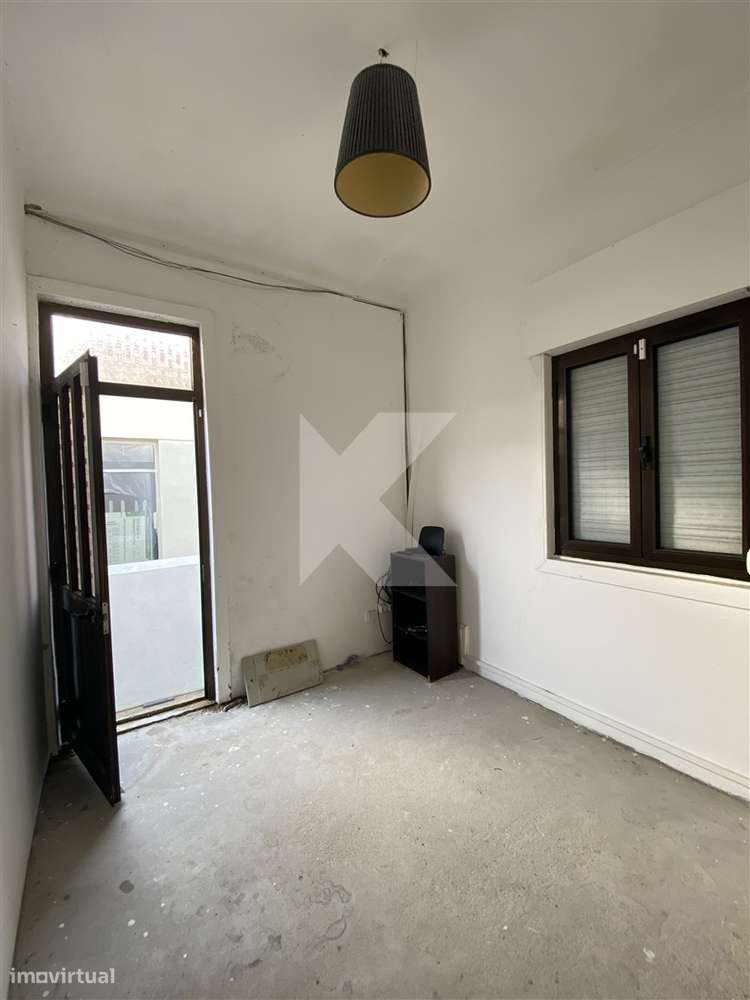 Moradia T2 à beira mar para remodelar-14