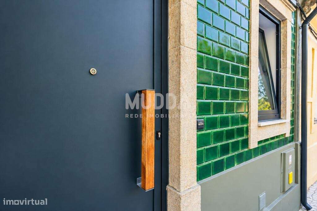Moradia totalmente remodelada em 2025 — charme, modernidade e um jardi-53