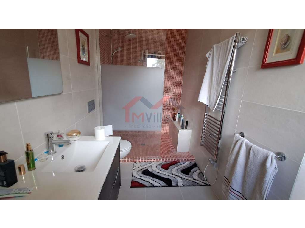 Moradia V2 Renovada com 2 anexos - Salir-18