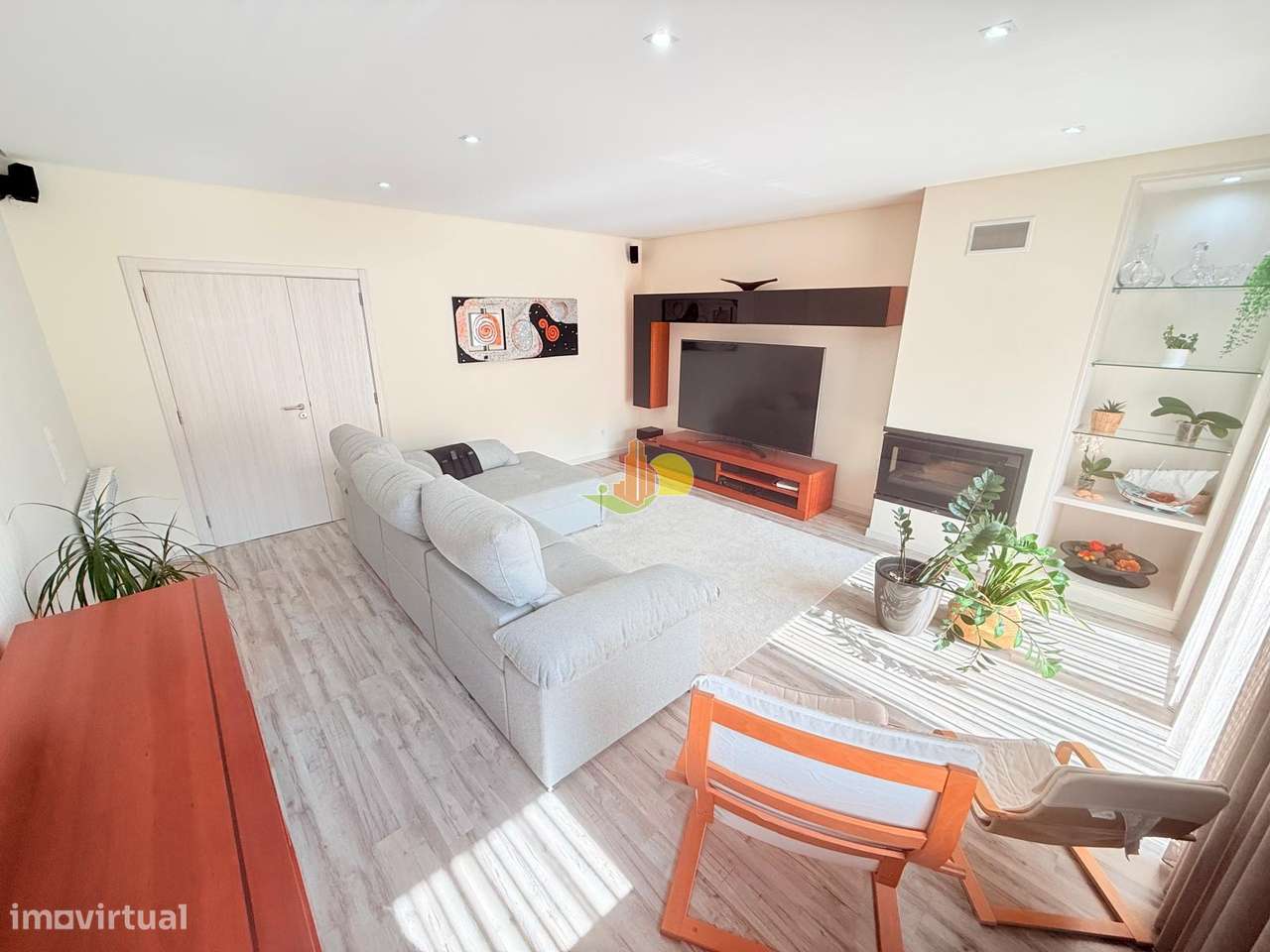 T4+1 Duplex com garagem dupla e terraço privativo-10