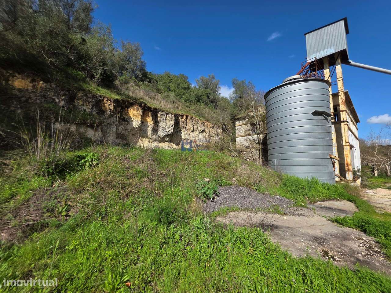 Misto de terrenos urbanos e rústicos na Zibreira, Torres Novas. - Grande imagem: 3/17