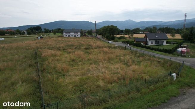 Działka budowlana z widokiem na góry pod Karpaczem