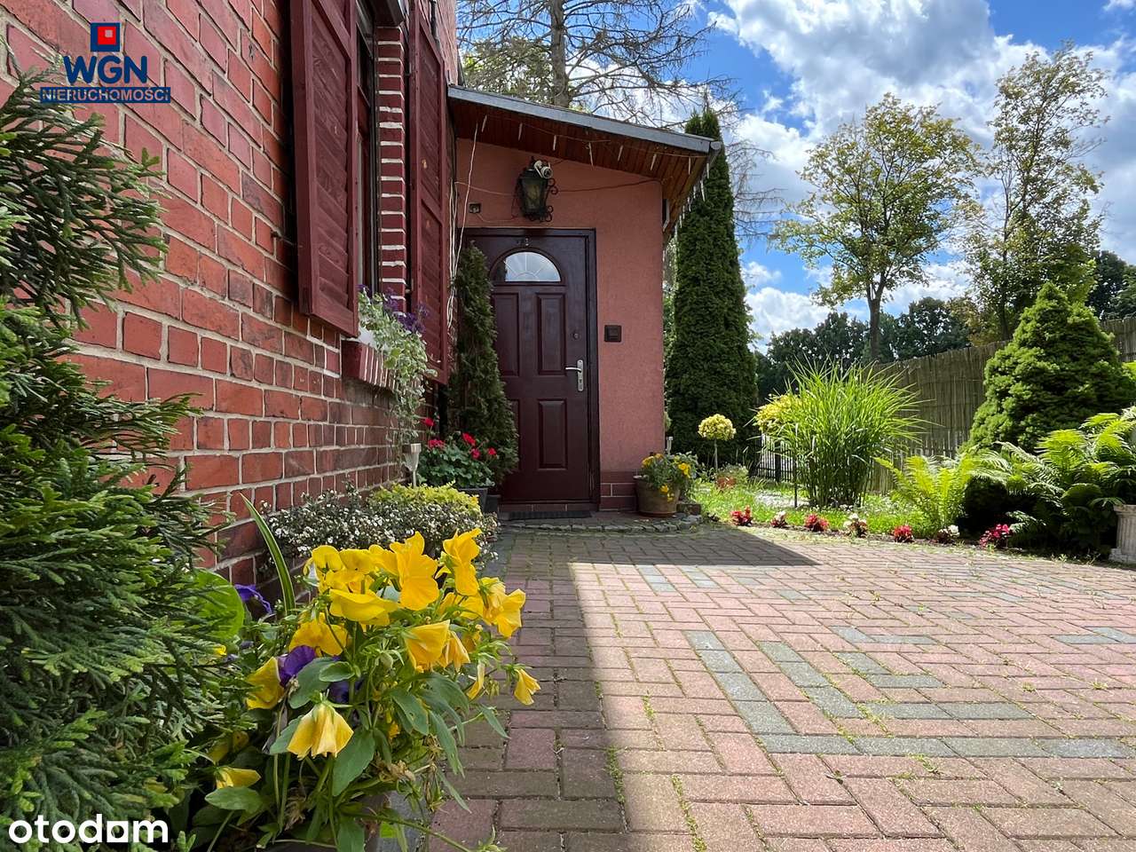 Mieszkanie z dużym ogrodem i działka 9 arów.-0